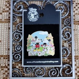 Disney Pin Mickey and Minnie Spring